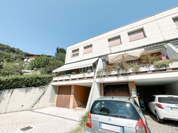 casa semindipendente in vendita ad Omegna in zona Crusinallo