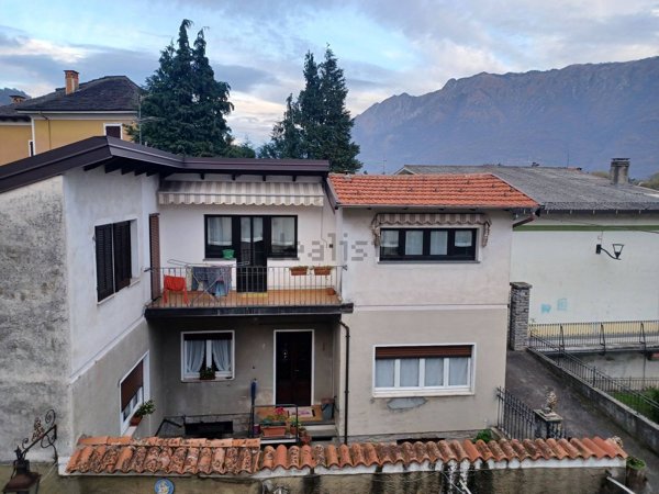 casa indipendente in vendita ad Omegna in zona Cireggio