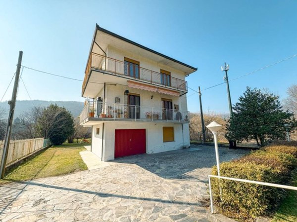 appartamento in vendita ad Omegna in zona Agrano