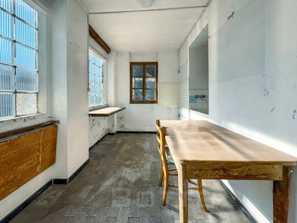 casa indipendente in vendita ad Omegna in zona Crusinallo