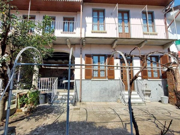casa indipendente in vendita ad Omegna in zona Cireggio
