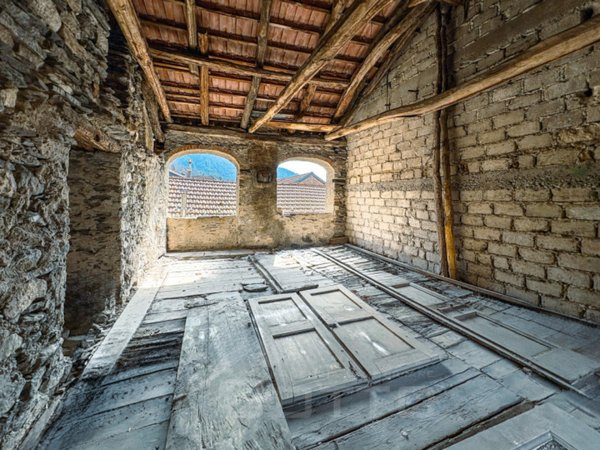 casa indipendente in vendita ad Omegna in zona Agrano