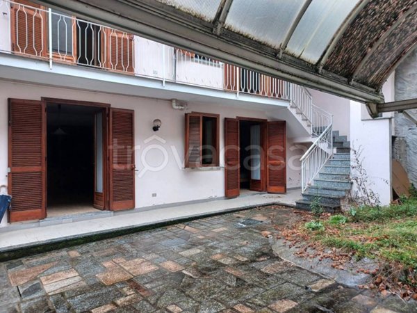casa indipendente in vendita ad Omegna in zona Cireggio