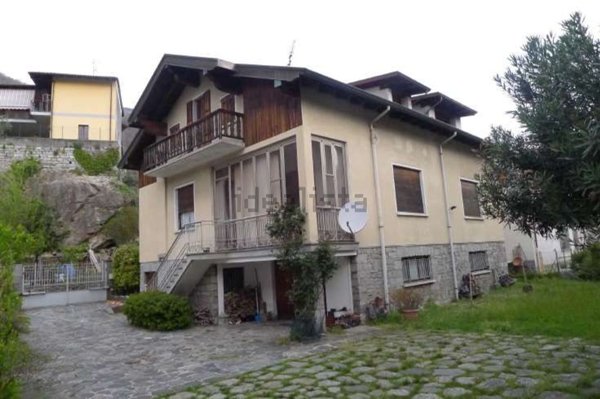 casa indipendente in vendita ad Omegna in zona Crusinallo