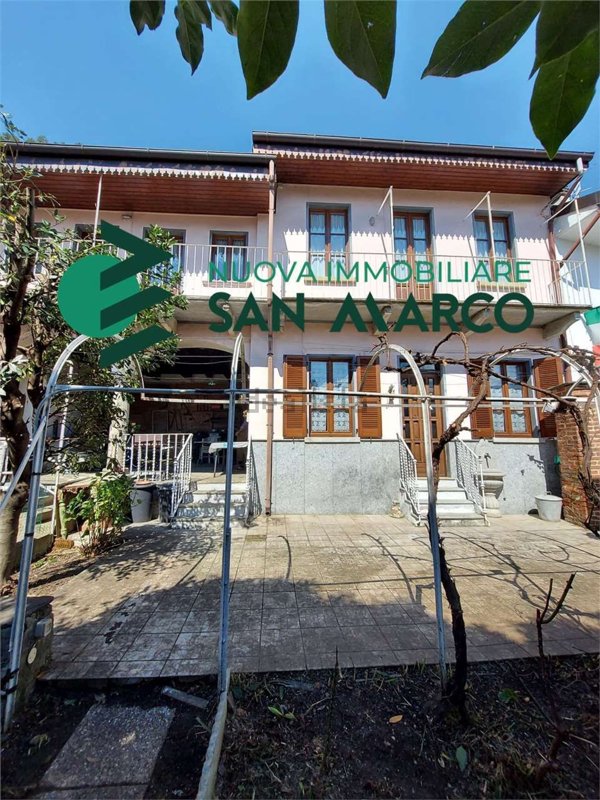 casa indipendente in vendita ad Omegna in zona Cireggio