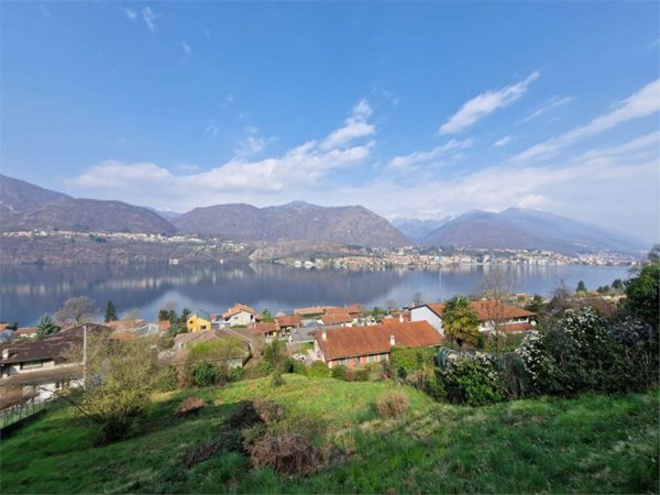 casa indipendente in vendita ad Omegna in zona Borca
