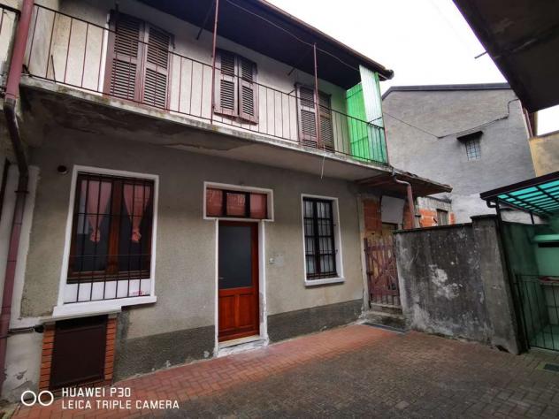 casa indipendente in vendita ad Omegna in zona Cireggio