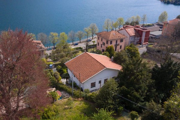 casa indipendente in vendita ad Omegna in zona Crusinallo