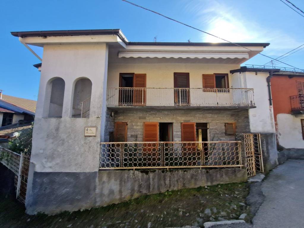 casa indipendente in vendita ad Omegna