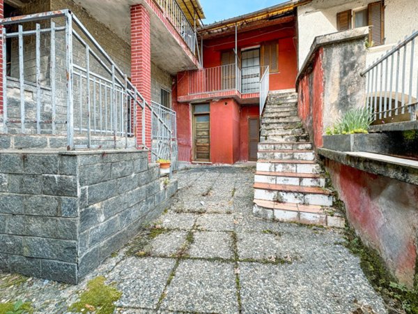 casa indipendente in vendita ad Omegna in zona Crusinallo