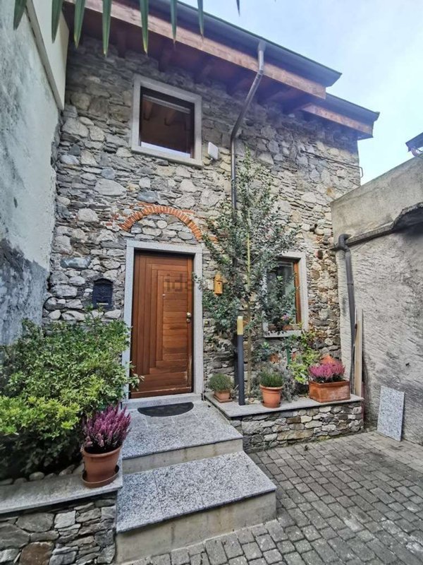 casa indipendente in vendita ad Omegna in zona Borca