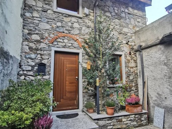 casa indipendente in vendita ad Omegna in zona Borca