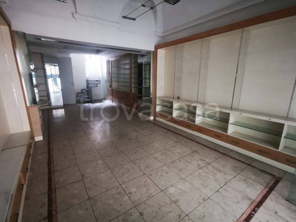 negozio in vendita ad Omegna
