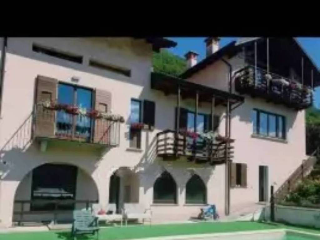 casa indipendente in vendita ad Omegna in zona Borca