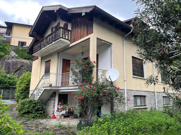 casa indipendente in vendita ad Omegna in zona Crusinallo