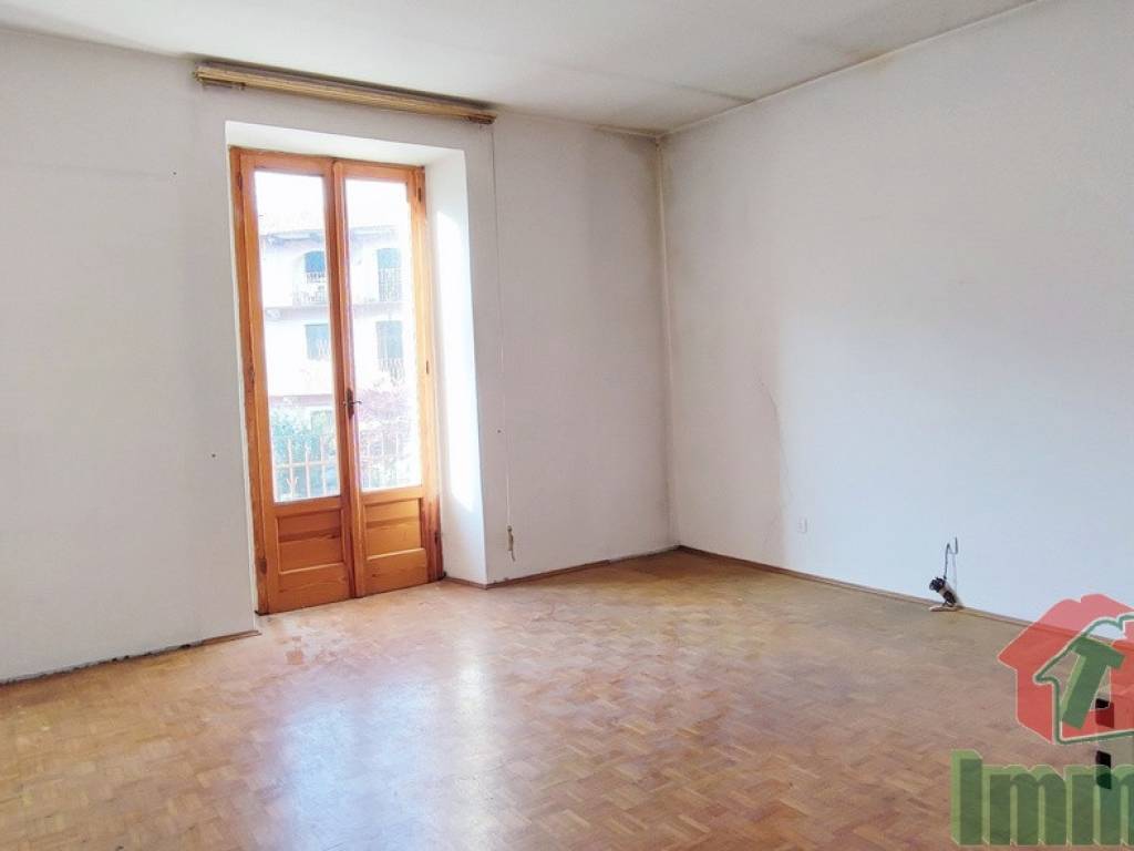 casa indipendente in vendita ad Omegna in zona Crusinallo