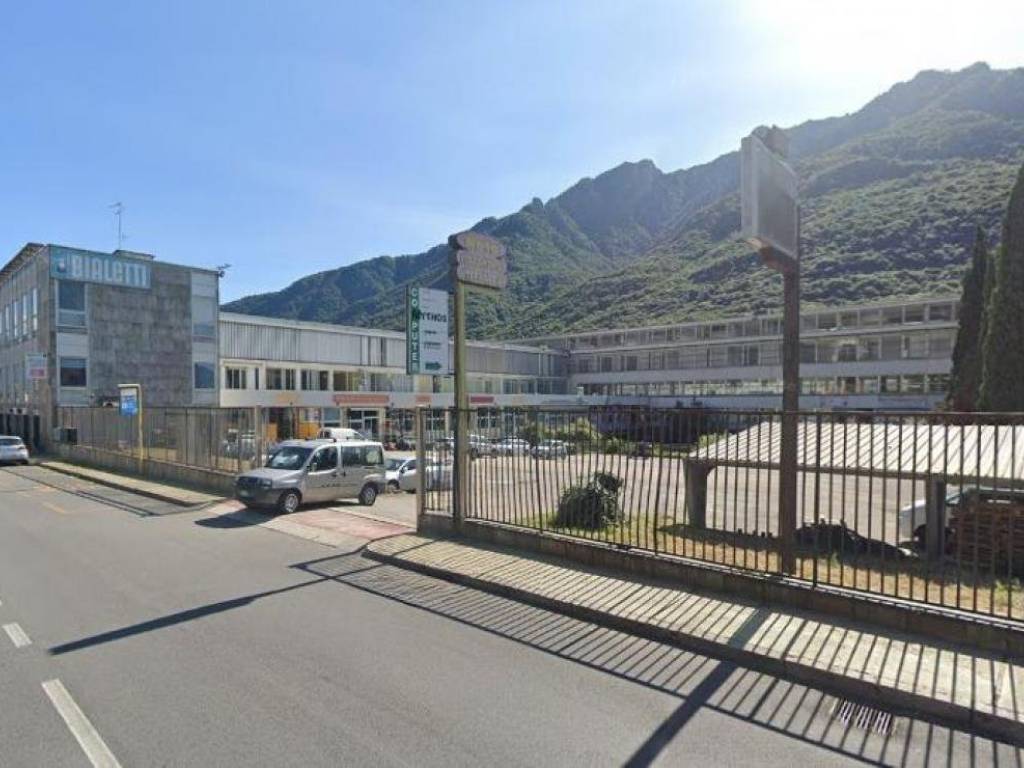 locale commerciale in vendita ad Omegna