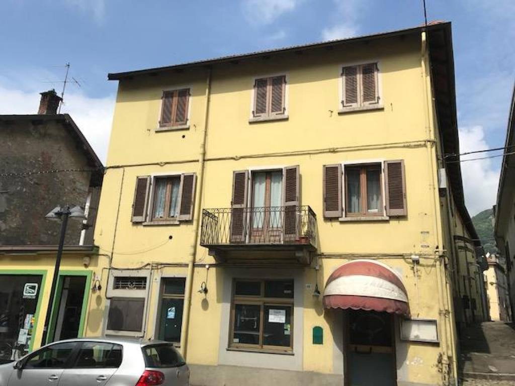 negozio in vendita ad Omegna