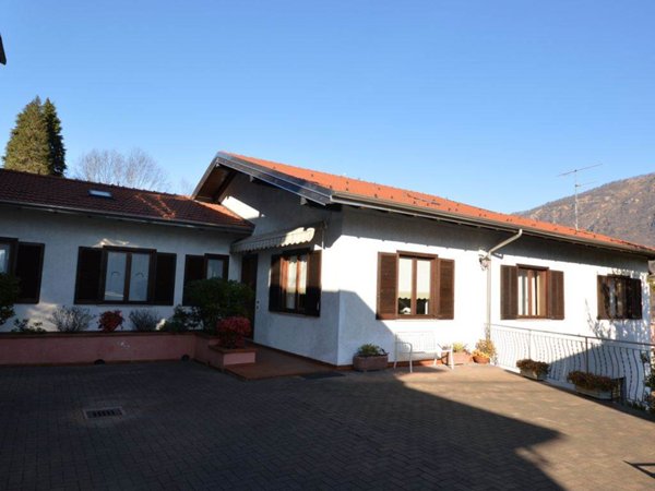 casa indipendente in vendita ad Omegna in zona Crusinallo