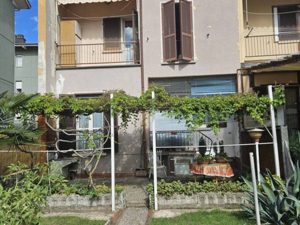 casa indipendente in vendita ad Omegna