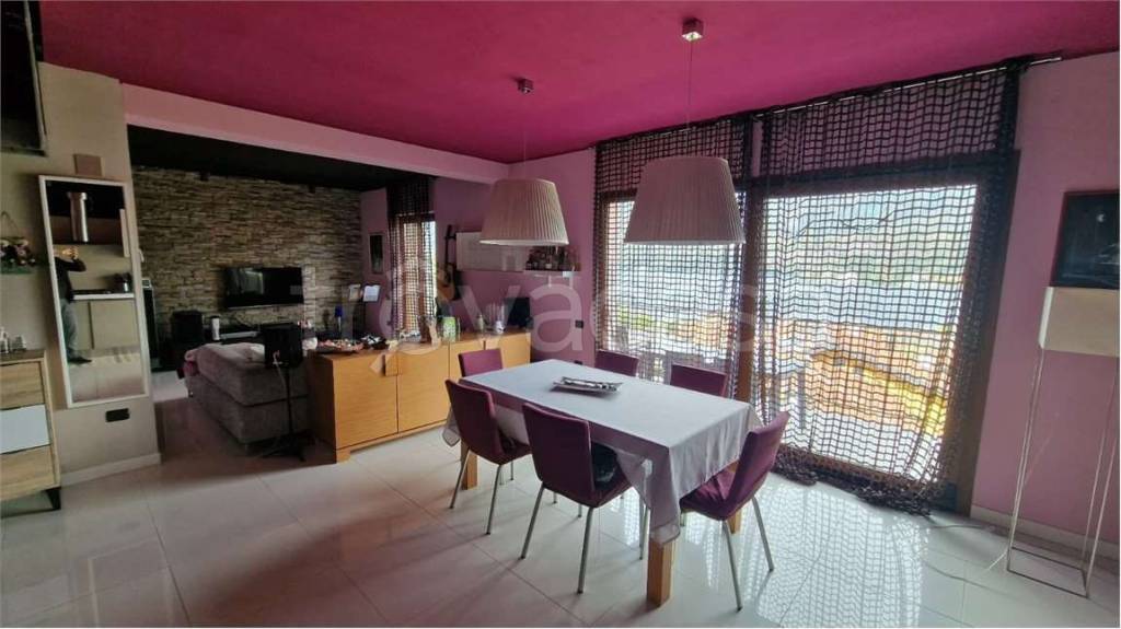 casa indipendente in vendita ad Omegna in zona Agrano