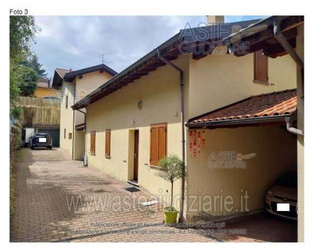 casa indipendente in vendita ad Omegna in zona Agrano