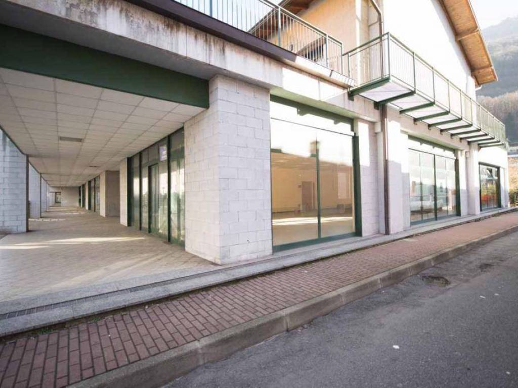 negozio in vendita ad Omegna