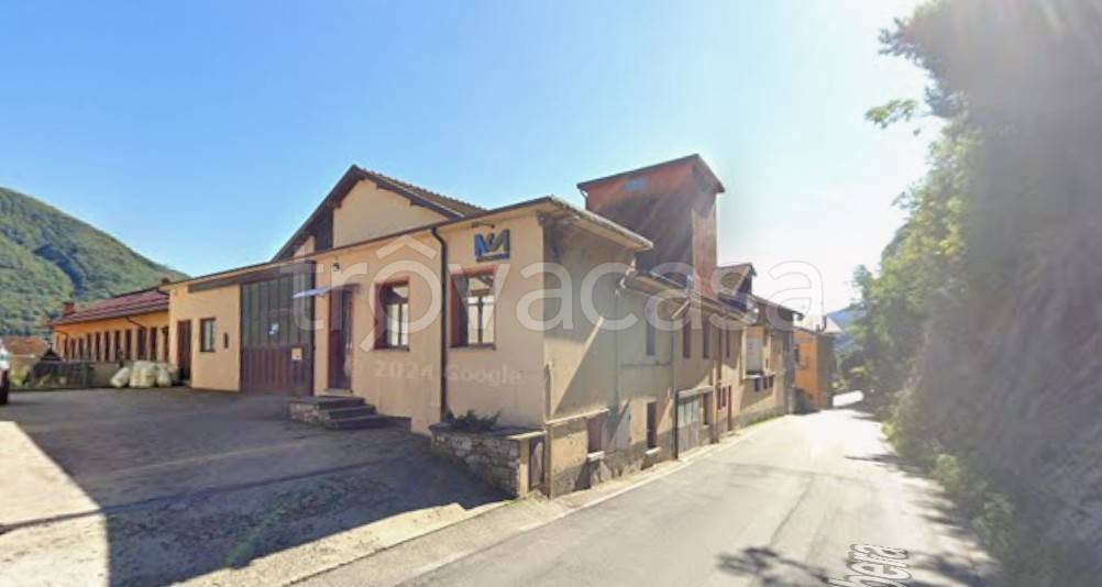 locale commerciale in vendita ad Omegna
