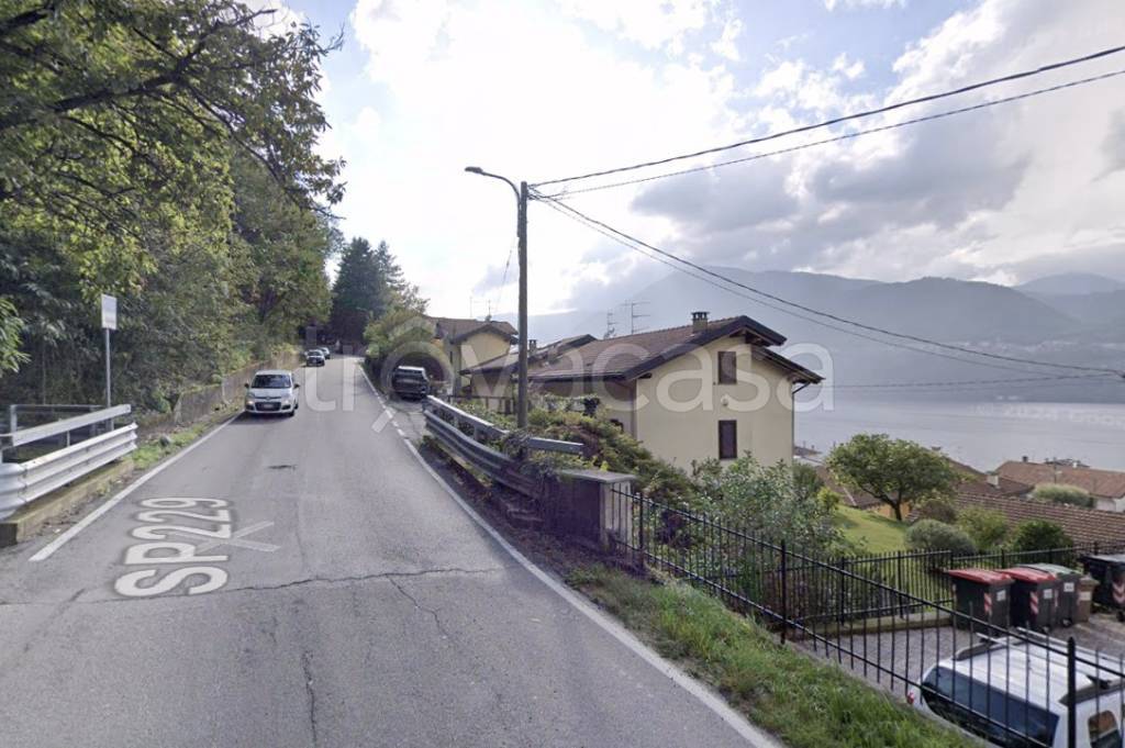 casa indipendente in vendita ad Omegna in zona Agrano