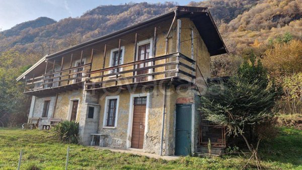 casa indipendente in vendita ad Omegna in zona Cireggio