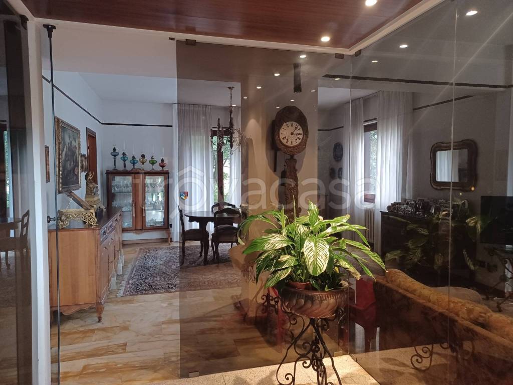 casa indipendente in vendita ad Omegna in zona Crusinallo