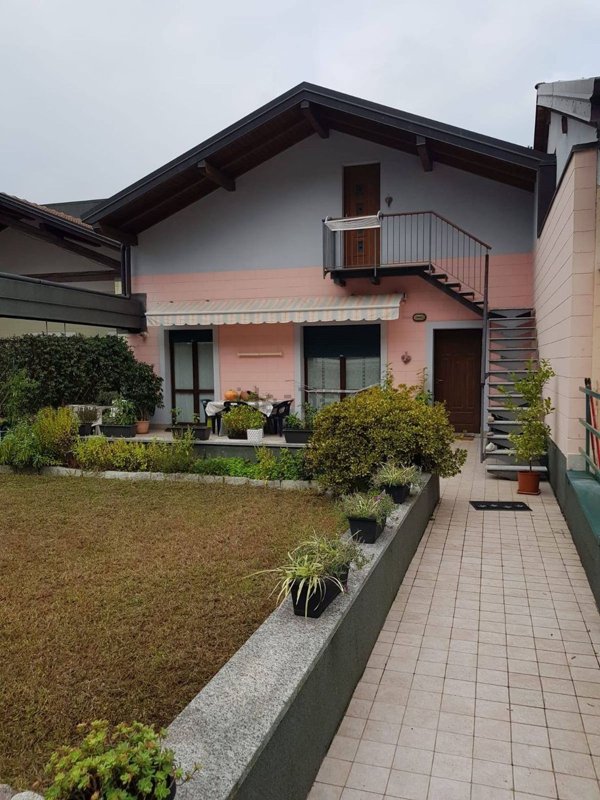 casa indipendente in vendita ad Omegna