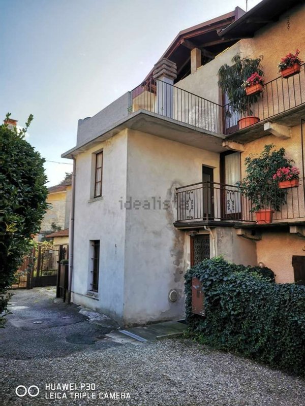 casa indipendente in vendita ad Omegna in zona Agrano