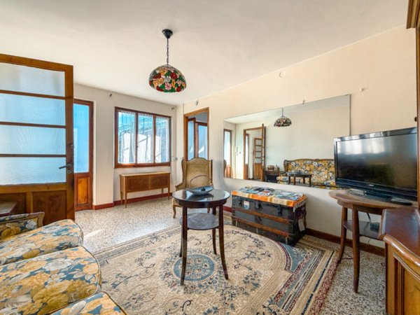 casa indipendente in vendita ad Omegna in zona Agrano