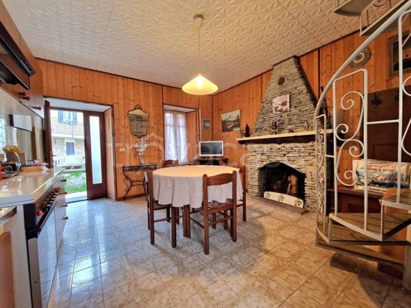 casa indipendente in vendita ad Omegna in zona Cireggio