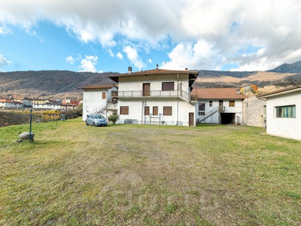 casa indipendente in vendita ad Omegna in zona Crusinallo
