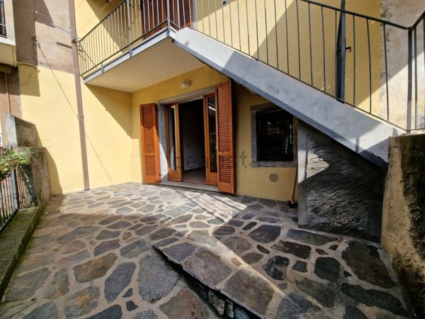 casa indipendente in vendita ad Omegna in zona Crusinallo