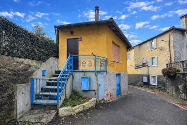 appartamento in vendita ad Omegna in zona Agrano