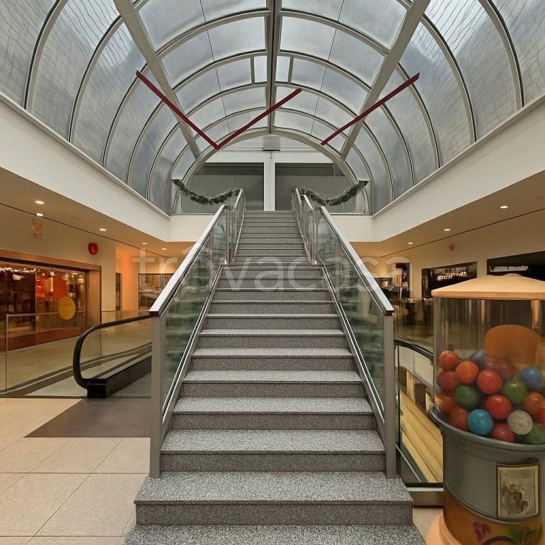 negozio in vendita ad Omegna