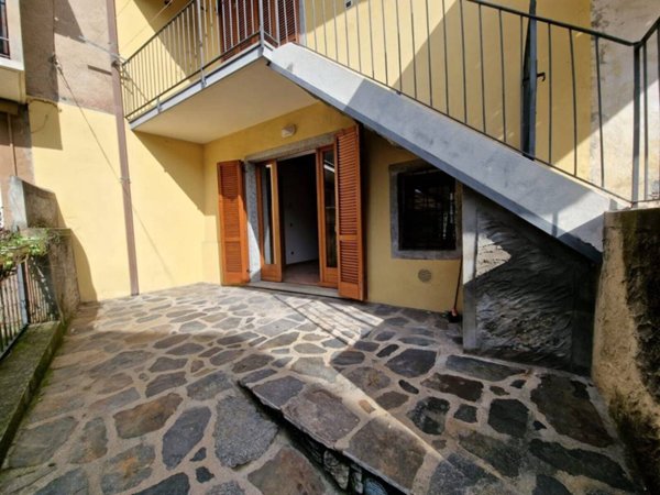 casa indipendente in vendita ad Omegna in zona Crusinallo