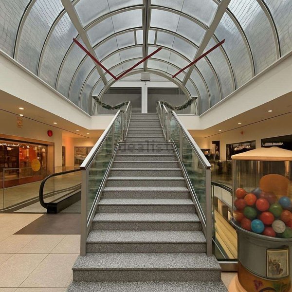 locale commerciale in vendita ad Omegna