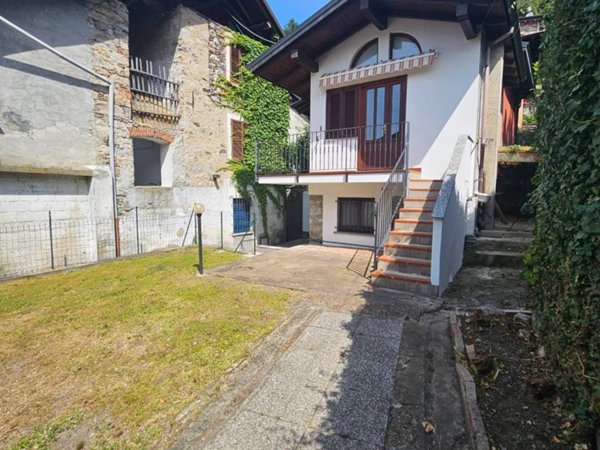 casa indipendente in vendita ad Omegna in zona Agrano