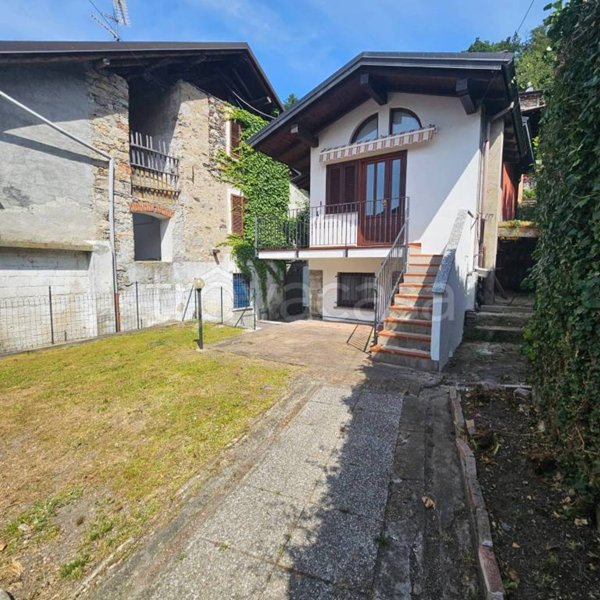 casa indipendente in vendita ad Omegna in zona Agrano