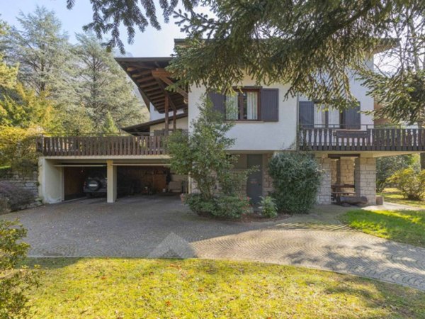 casa indipendente in vendita ad Omegna