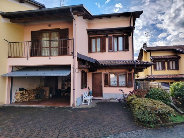casa indipendente in vendita ad Omegna in zona Crusinallo