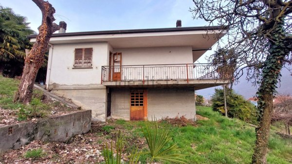 casa indipendente in vendita ad Omegna