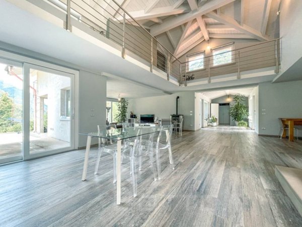 casa indipendente in vendita ad Omegna in zona Cireggio
