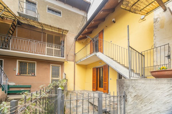 appartamento in vendita ad Omegna in zona Crusinallo