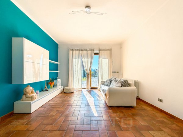 casa indipendente in vendita ad Omegna in zona Cireggio