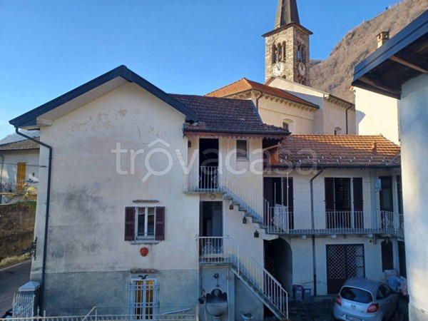 casa indipendente in vendita ad Omegna in zona Cireggio